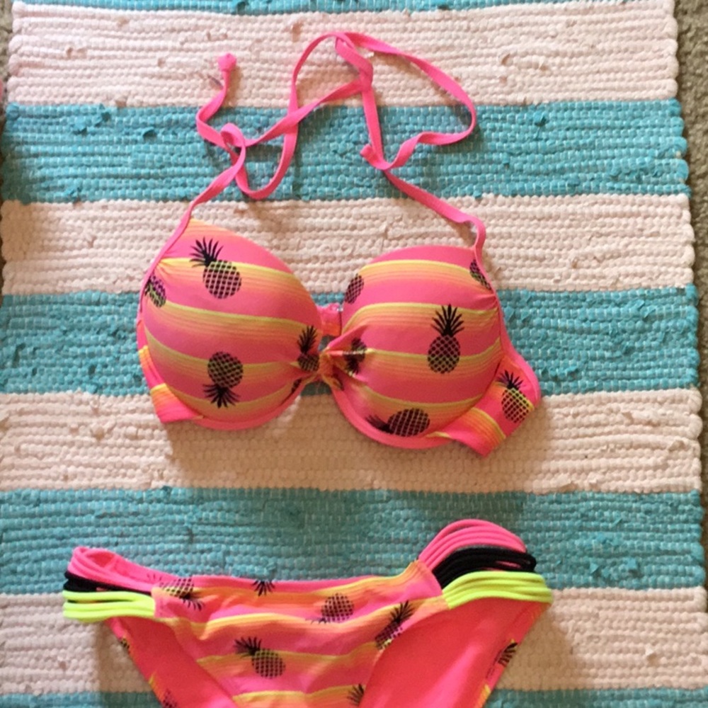 Cheeky push up pineapple bikini set 👙🍍